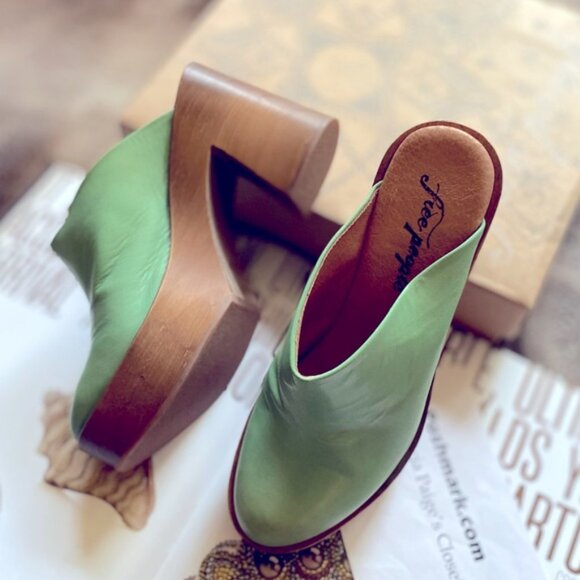 Suki Platform Clogs - Picture 11 of 11